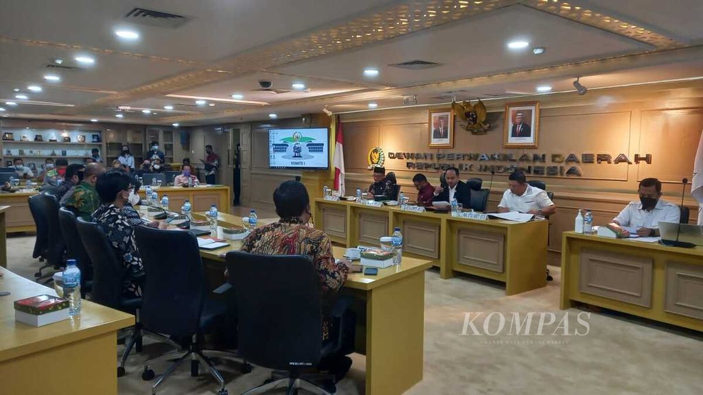 Rapat kerja Komite I Dewan Perwakilan Daerah bersama dengan Komisi Pemilihan Umum di Jakarta, Selasa (24/5/2022).