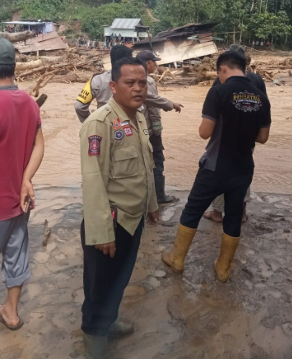 Banjir merendam sejumlah kecamatan di Kabupaten Lahat, Sumatera Selatan, Kamis (9/3/2023). Akibatnya, satu orang tewas dan ratusan rumah terendam.