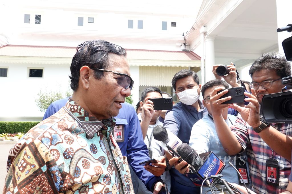 Menteri Koordinator Bidang Politik, Hukum, dan Keamanan Mahfud MD memberikan keterangan di Kompleks Istana Kepresidenan, Jakarta, Rabu (4/10/2023).