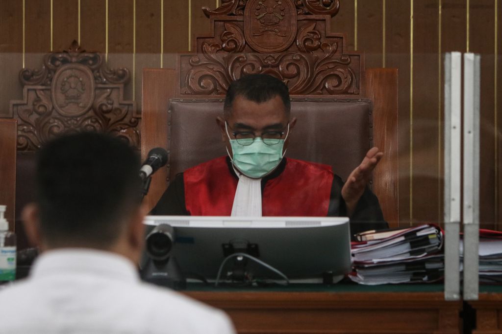 Ketua Majelis Hakim Wahyu Iman Santoso memimpin sidang pembacaan duplik terdakwa Kuat Ma’ruf di Pengadilan Negeri Jakarta Selatan, Selasa (31/1/2023). 