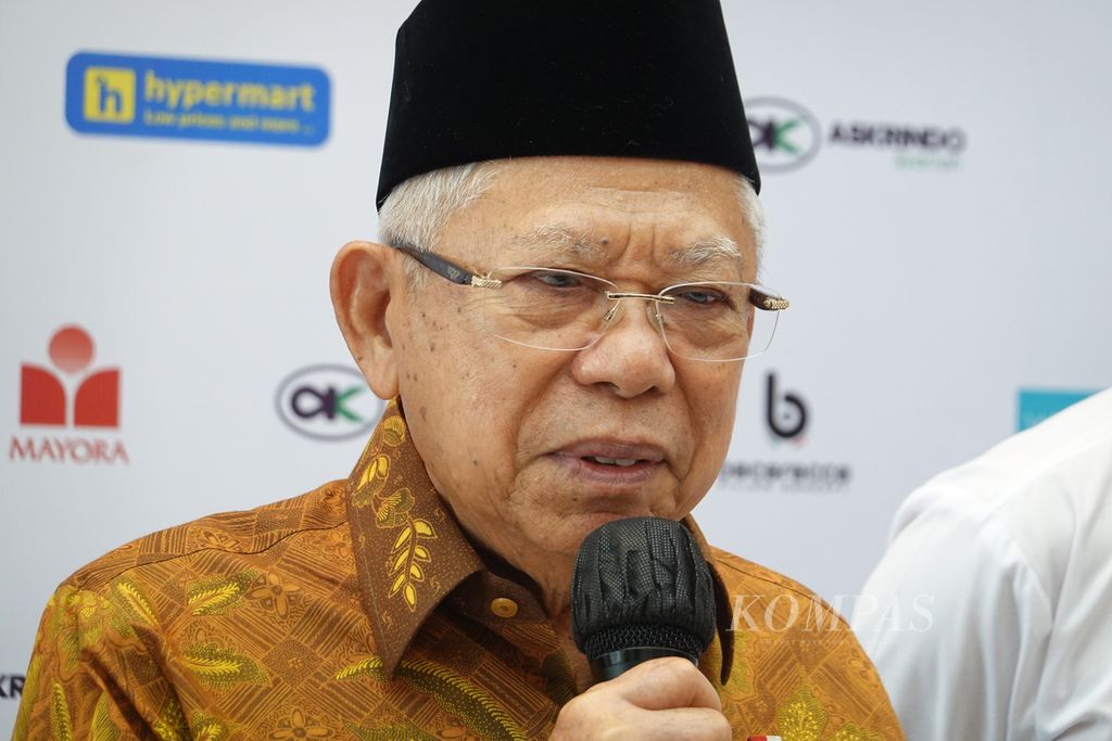 Wakil Presiden Ma'ruf Amin memberikan keterangan pers pada acara pembukaan Banten Halal Festival Ramadhan Dari Banten Untuk Dunia di Menara Syariah, Tangerang, Banten, Selasa (2/4/2024). 