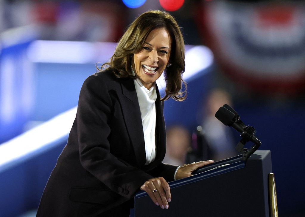 Wakil Presiden Amerika Serikat dan kandidat presiden dari Partai Demokrat, Kamala Harris, berpidato dalam kampanye di Lapangan Ellipse, Washington DC, AS, Selasa (29/10/2024). 