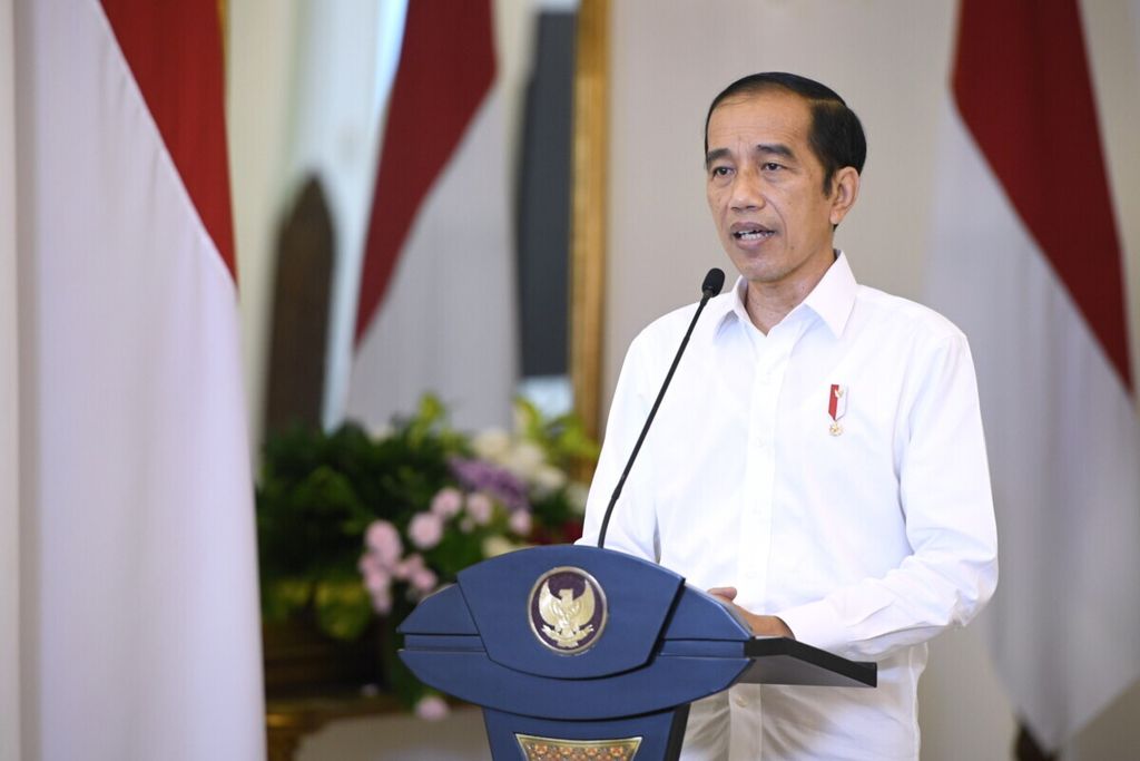 Presiden Joko Widodo saat memberikan keterangan terkait UU Cipta Kerja di Istana Bogor, Jawa Barat, Jumat (9/10/2020). 