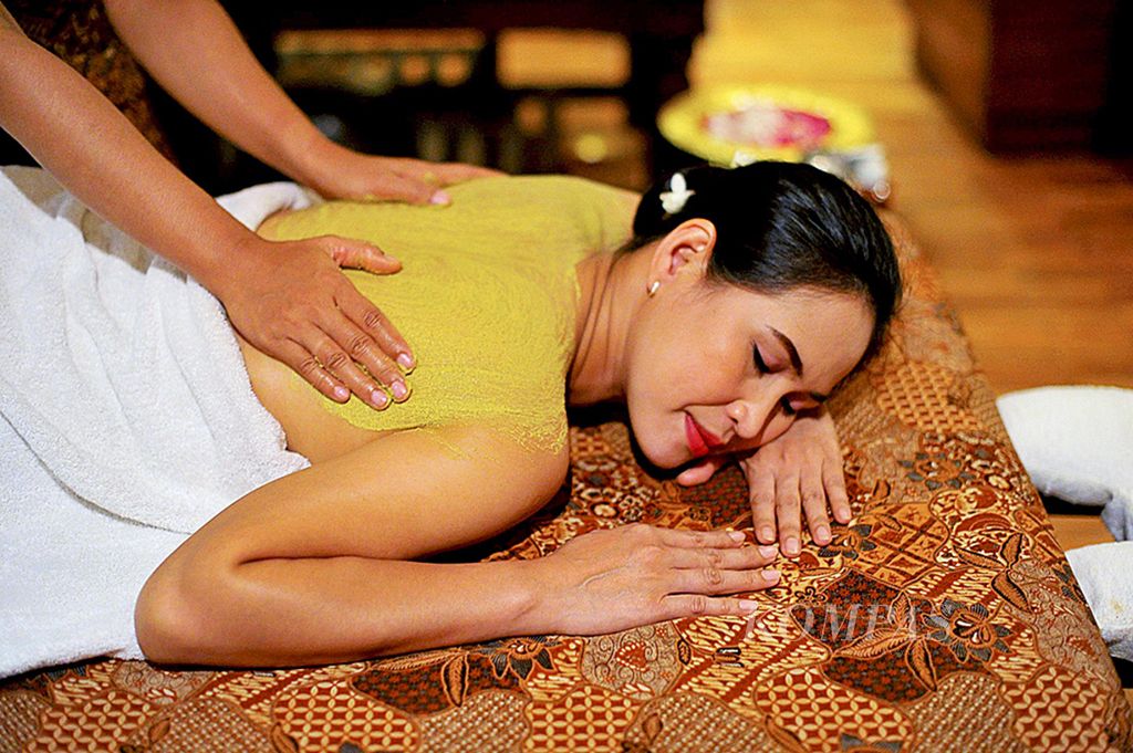 Layanan perawatan tubuh dan spa di Taman Sari Royal Heritage, Jakarta Pusat, 1 Februari 2016.