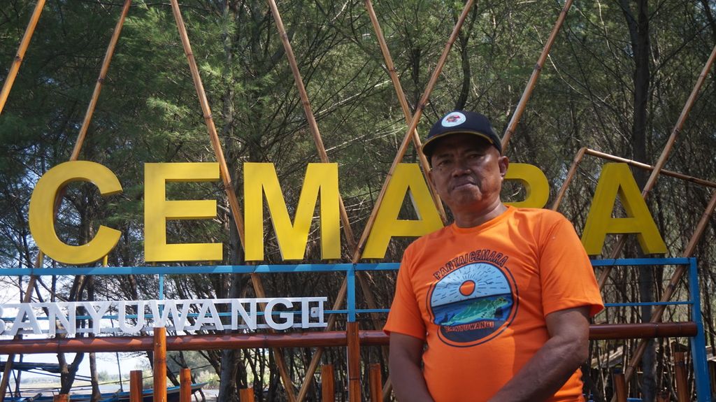 Mokhamad Mukhyi, Ketua Kelompok Masyarakat Pengawas (Pokmaswas)/Kelompok Usaha Bersama (KUB) Pantai Rejo, Banyuwangi, Jawa Timur.