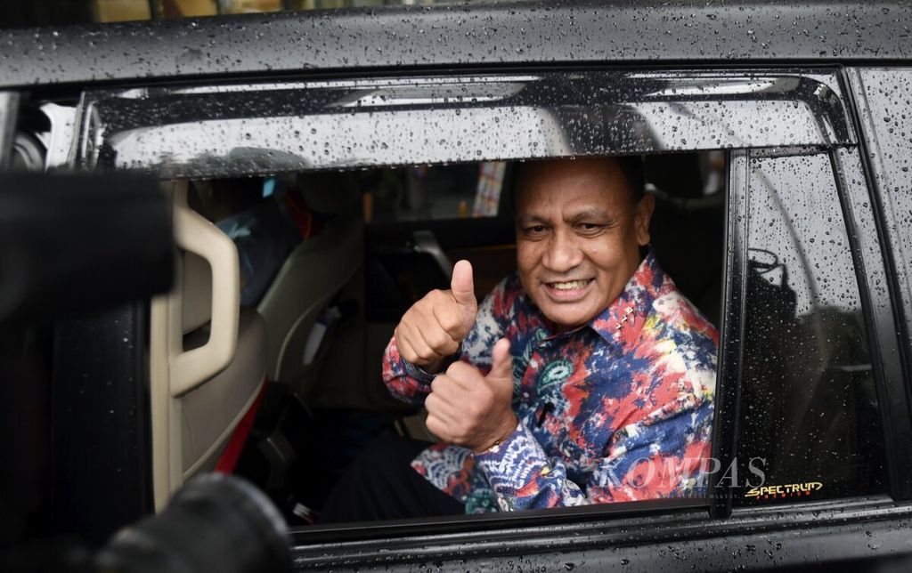 Ketua Komisi Pemberantasan Korupsi (KPK) terpilih periode 2019-2023 Firli Bahuri meninggalkan Gedung Merah Putih KPK, Jakarta, Selasa (17/12/2019). 