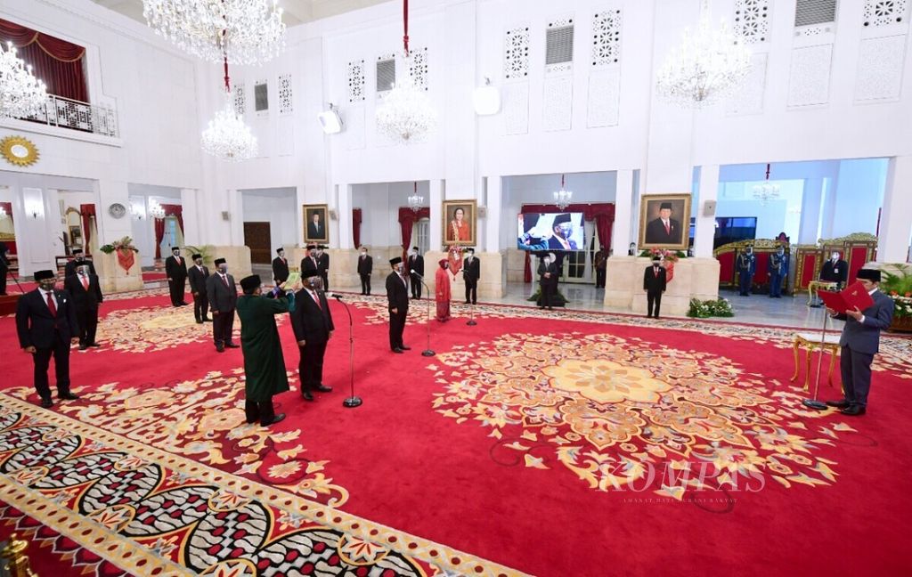 Presiden Joko Widodo melantik enam menteri dan lima wakil menteri yang akan mengisi posisi di Kabinet Indonesia Maju, Rabu (23/12/2020) pagi. 