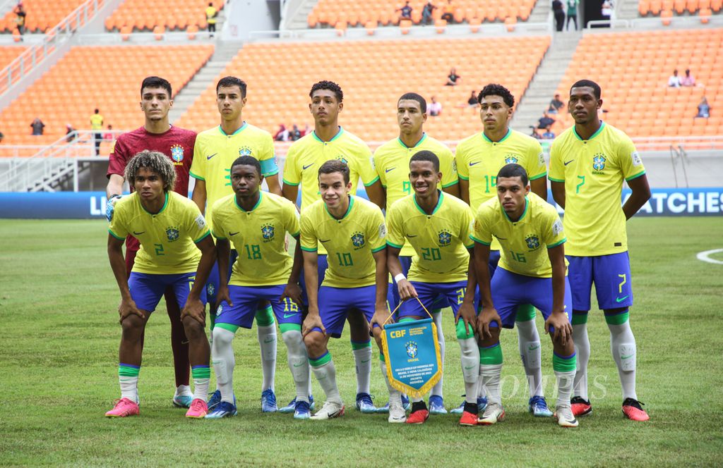 Tim Brasil pada Piala Dunia U-17 2023. Brasil dan Perancis menjadi negara penghasil pemain sepak bola yang bermain di negara lain.