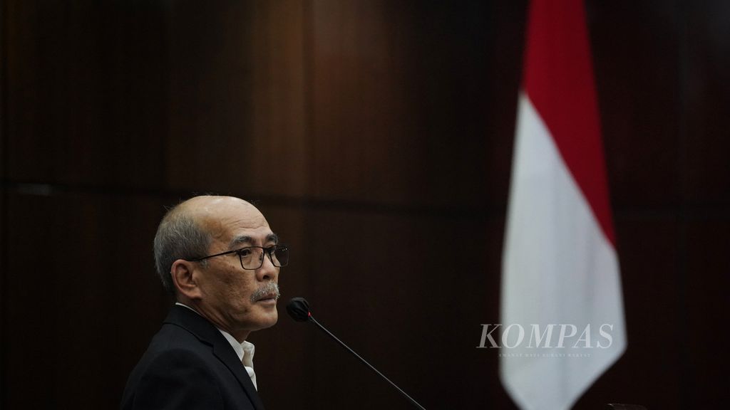 Ekonom Faisal Basri menjadi salah satu saksi ahli yang dihadirkan pasangan calon presiden-wakil presiden, Anies Baswedan-Muhaimin Iskandar, dalam sidang lanjutan Perselisihan Hasil Pemilihan Umum (PHPU) Pilpres 2024 di Mahkamah Konstitusi, Jakarta, Senin (1/4/2024). 