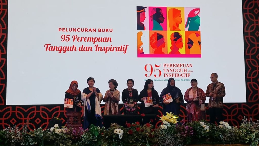 Puncak Peringatan Hari Ibu ke-95 diselenggarakan oleh Kementerian Pemberdayaan Perempuan dan Perlindungan Anak (PPPA) di aula Kantor Badan Riset dan Inovasi Nasional (BRIN) Jakarta, JUmat (22/12/2023). Pada acara tersebut Menteri Pemberdayaan Perempuan dan Perlindungan Anak (PPPA), I Gusti Ayu Bintang Darmawati, meluncurkan Buku 95 Perempuan Tangguh dan Inspiratif yang mengangkat sosok perempuan tangguh dan inspiratif di bidangnya dari seluruh pelosok Tanah Air. 