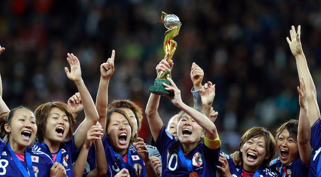 Timnas sepak bola putri Jepang menjuarai Piala Dunia Putri untuk pertama kalinya setelah mengalahkan Amerika Serikat pada partai final yang digelar di Commerzbank-Arena, Frankfurt, Jerman, Juli 2011.