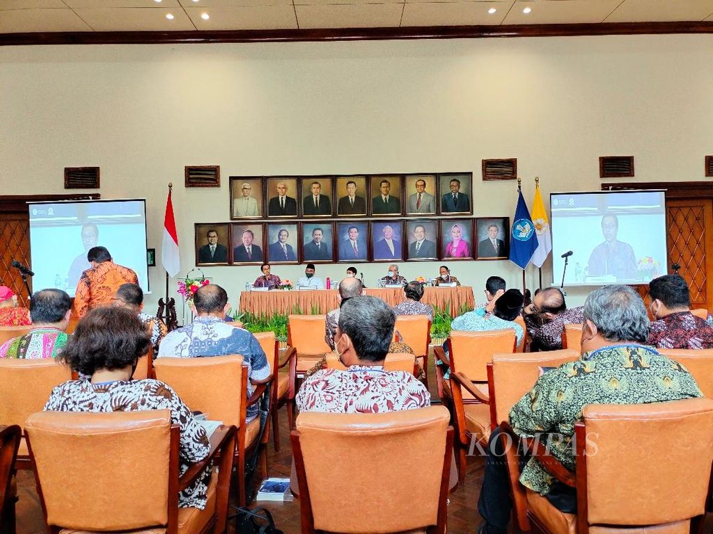 Seminar nasional bertema Menuju Demokrasi Berkualitas, Tantangan dan Agenda Aksi digelar di Balai Senat UGM Yogyakarta, Sabtu (27/8/2022),