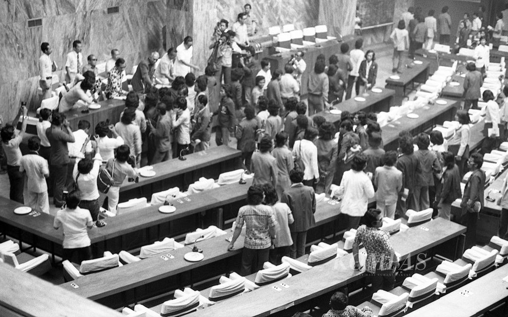 Peringatan 12 Tahun Tritura di Jakarta, (08/1/1978) dilaksanakan di tiga tempat yaitu di Universitas Indonesia, Gelanggang Mahasiswa Kuningan, dan Taman Makam Umum Tanah Kusir, di Jakarta. Selain itu, para mahasiswa juga mendatangi DPR dan diterima Ketua DPR/MPR, Adam Malik.