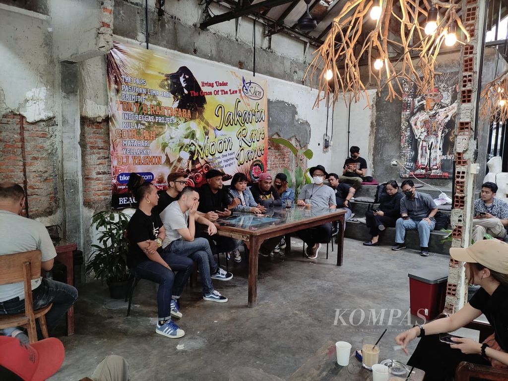 Sejumlah musisi reggae menggelar konferensi pers Jakarta Moon Rave Dance di Jakarta, Kamis (29/9/2022).