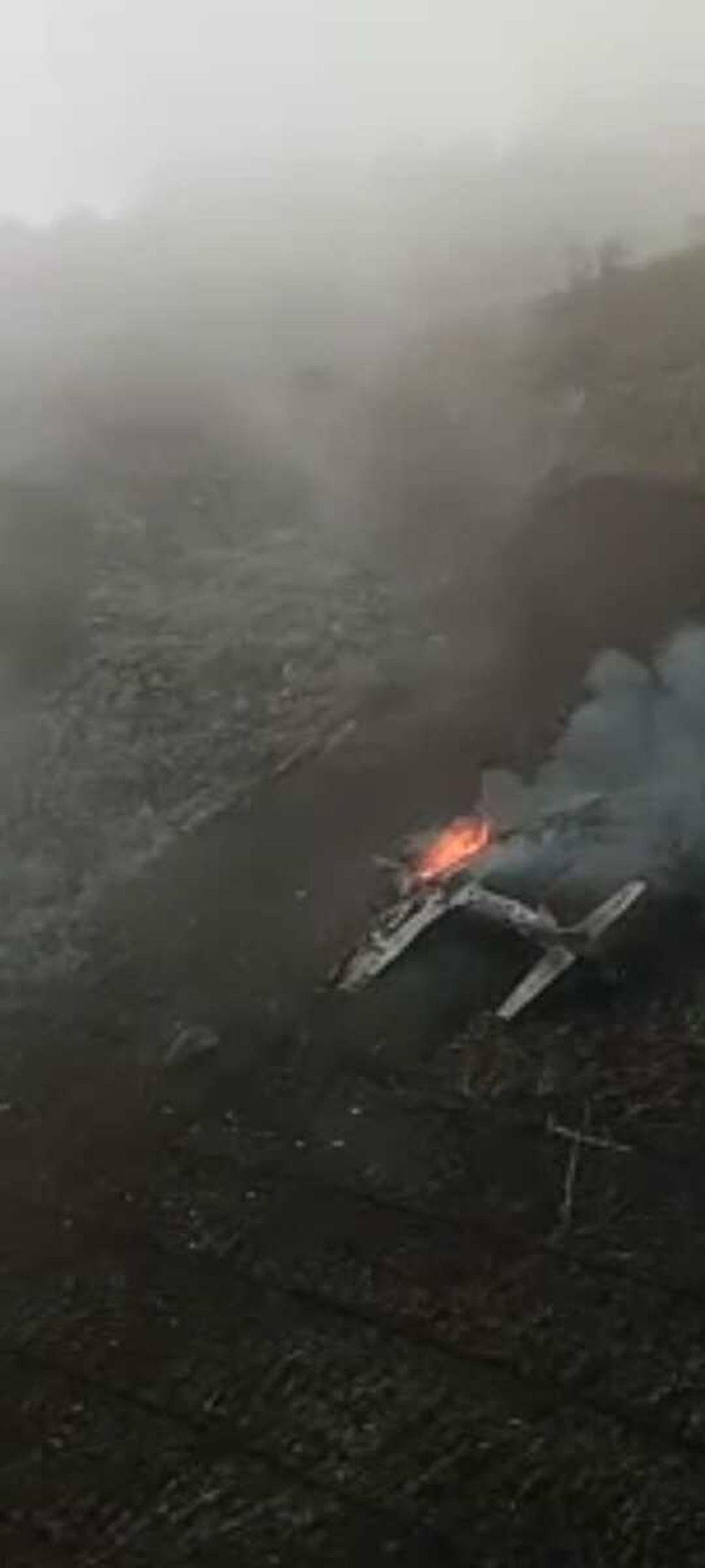 Pesawat latih TNI AU Super Tucano mengalami kecelakaan di Pasuruan, Jawa Timur, Kamis (16/11/2023). Warga menyaksikan ada dua pesawat yang terlibat kecelakaan, masing-masing dengan nomor registrasi TT 3111 dan TT 3103.