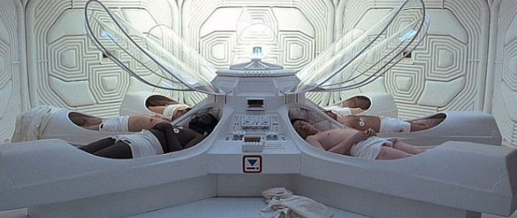 Gambaran tabung hibernasi yang digunakan dalam film<i> Alien</i>. Hibernasi diyakini memberi manfaat kesehatan fisik dan mental yang besar bagi manusia yang akan melakukan perjalanan antarplanet atau antarbintang dalam waktu lama.