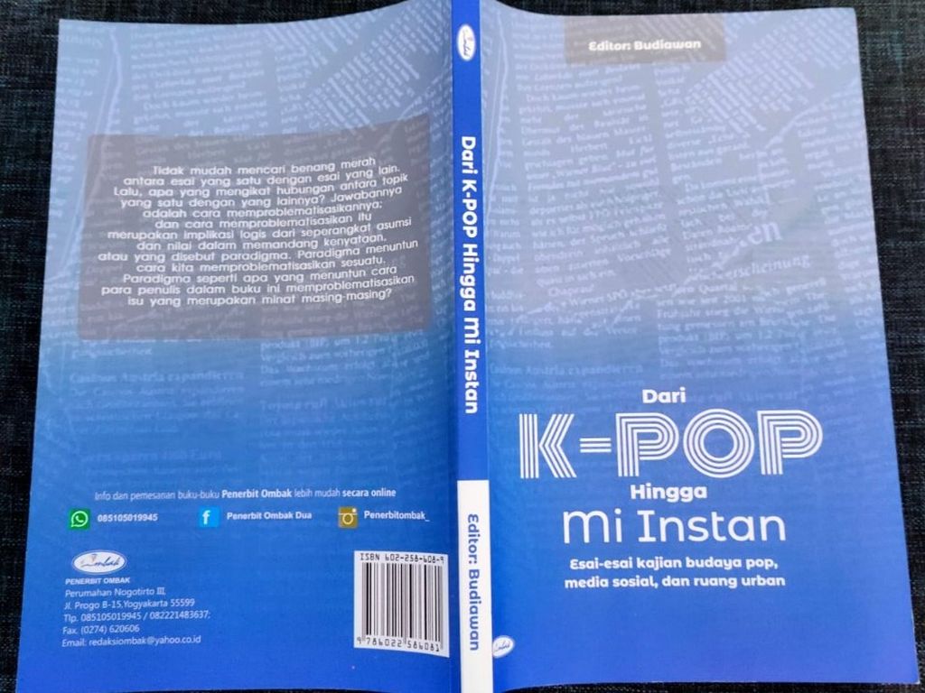 Sampul buku <i>Dari K-Pop Hingga Mi Instan </i>(Penerbit Ombak, 2021)