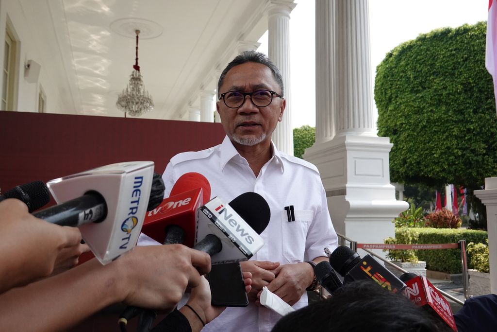Menteri Perdagangan Zulkifli Hasan seusai mengikuti sejumlah rapat terbatas yang dipimpin Presiden Joko Widodo di Istana Kepresidenan Jakarta, Senin (18/7/2022). 