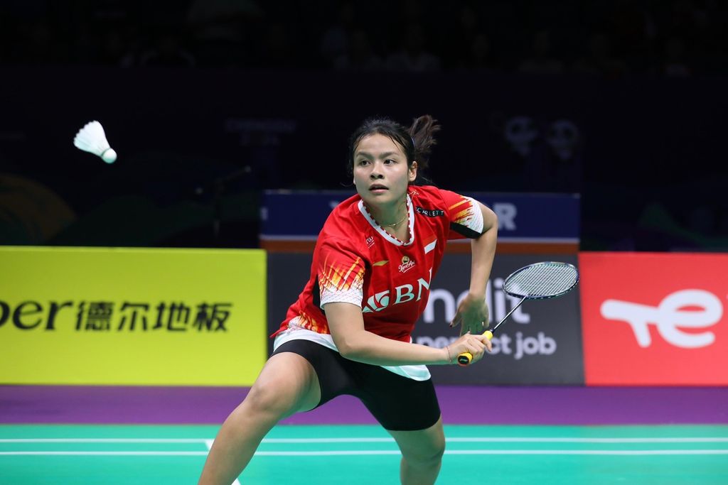 Komang Ayu Cahya Dewi was the determining factor in the victory of the Indonesian Uber team against South Korea in the semifinal match on Saturday (4/5/2024). Komang defeated Kim Min-sun to lead Indonesia to the first final since 2008.