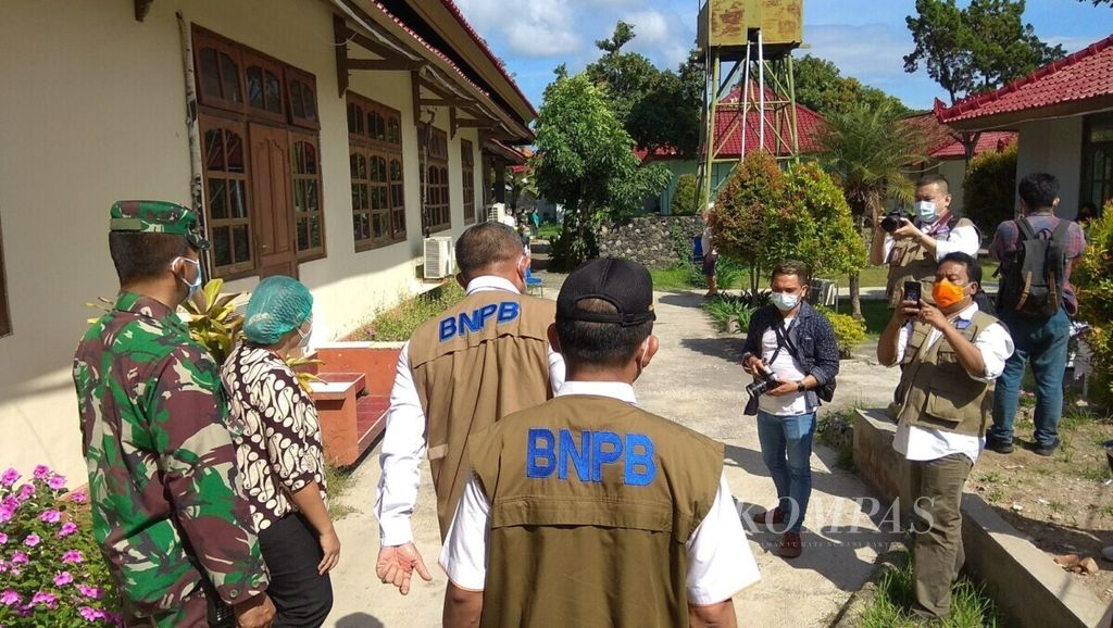 Pemerintah Kabupaten Badung, Bali, menyiapkan sejumlah tempat isolasi terpusat untuk merawat pasien terkonfirmasi Covid-19, tetapi tanpa gejala atau tidak sakit. Rombongan BNPB meninjau sebuah tempat isolasi terpusat di Kabupaten Badung, Jumat (20/8/2021).
