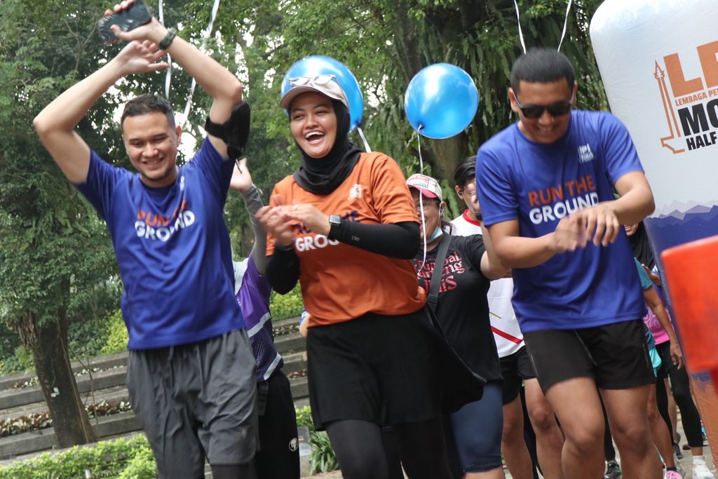 Para peserta Run the Ground berlari menyambut LPS Monas Half Marathon mengelilingi pusat kota Bogor sejauh 5 kilometer, Sabtu (20/5/2023) pagi.