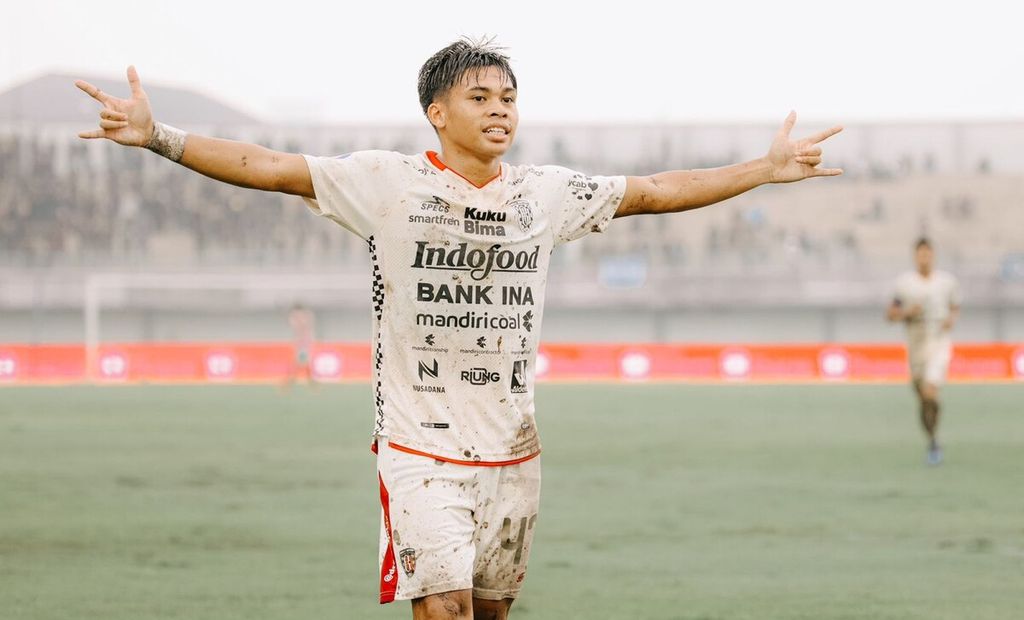 Bali United suffered a defeat in their away match against Persita Tangerang at the Indomilk Arena Stadium, Tangerang, on Tuesday (30/4/2024) afternoon. Bali United's documentation displays the expression of Bali United player, Rahmat Arjuna Reski, after scoring a goal in the 34th week match of the BRI Liga 1 2023/2024 season.