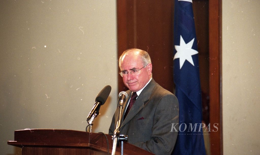 Australian Prime Minister John Howard stated in a press conference at the Regent Hotel in Jakarta on Monday (13/8/2001), prior to his departure to Australia, that Australia and Indonesia have agreed to enhance bilateral relations between the two countries.
