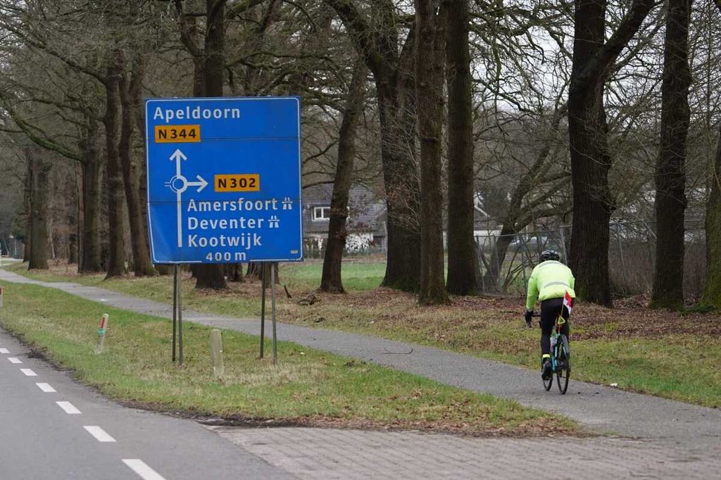 Royke menuju kota Apeldoorn dari Amsterdam.