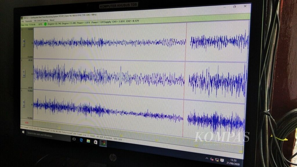 Monitor seismograf di kantor BMKG Stasiun Geofisika Malang, di Karangkates, Kabupaten Malang, Jawa Timur, sebagaimana diabadikan pada 21 Juni 2020.