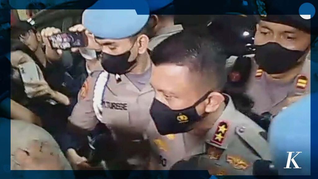 Mantan Kepala Divisi Propam Polri Irjen Ferdy Sambo, tersangka pembunuhan Brigadir J, memenuhi panggilan pemeriksaan di Bareskrim Polri, Jakarta, Kamis (4/8/2022). 