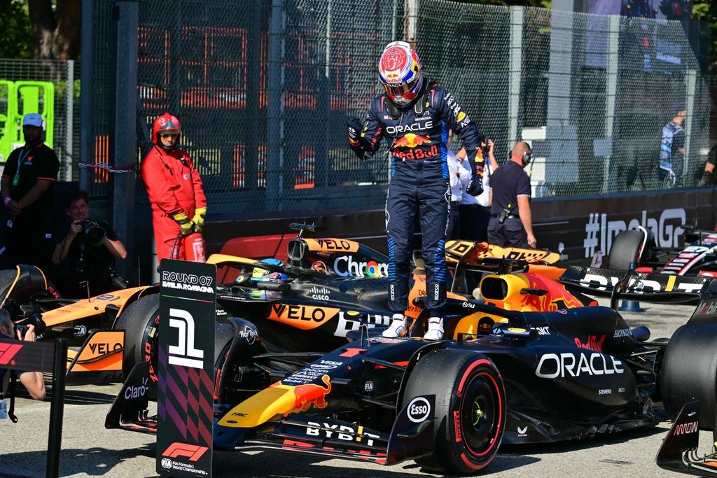 Pebalap Red Bull, Max Verstappen, selepas kualifikasi Formula 1 seri Emilia Romagna di Imola, Sabtu (18/5/2024). 