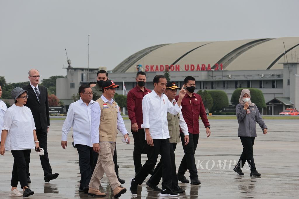 Sebanyak 140 ton bantuan kemanusiaan diberangkatkan ke Turki dan Suriah dari Pangkalan TNI AU Halim Perdanakusuma, Jakarta, Selasa (21/2/2023). Presiden Joko Widodo meninjau kesiapan serta melepas keberangkatan bantuan ini.