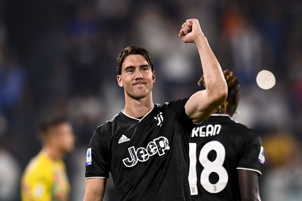 Pemain Juventus Dusan Vlahovic merayakan golnya ke gawang Spezia pada laga Liga Italia, Rabu (31/8/2022) di Stadion Juventus, Turin. Pada laga itu, Juventus menang 2-0. 