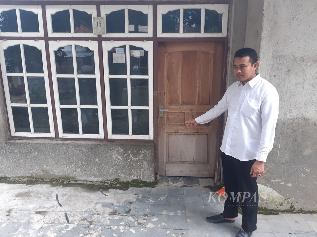 Potret rumah yang diduga menjadi tempat tinggal terduga teroris di Desa Kubang, Kecamatan Talun, Kabupaten Cirebon, Jawa Barat, Rabu (8/2/2023).