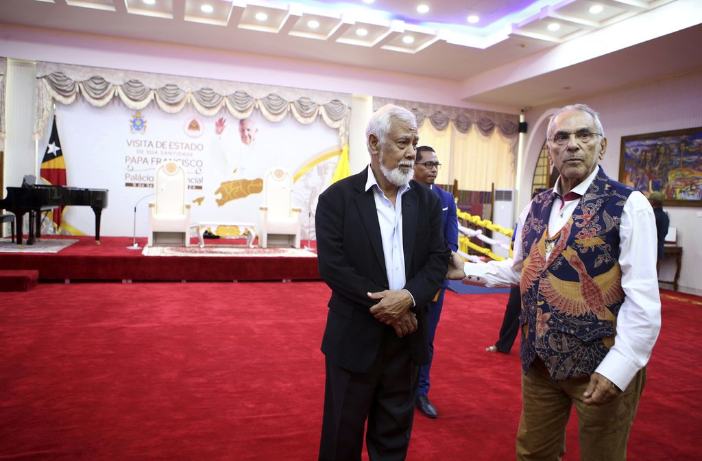 Presiden Timor Leste Jose Ramos Horta (kanan) dan Perdana Menteri Xanana Gusmao, Kamis (5/9/2024), menghadiri upacara peresmian gedung yang akan dipergunakan Paus Fransiskus sebagai lokasi pertemuan dalam kunjungan ke Dili. 