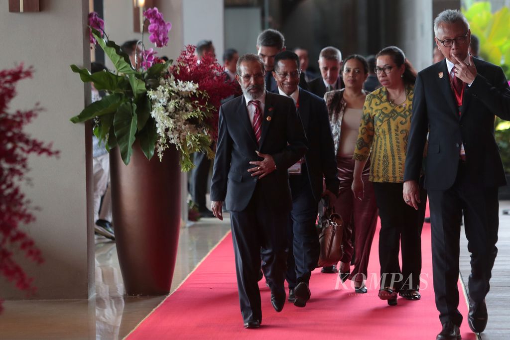 Perdana Menteri Timor Leste Taur Matan Ruak (kiri) seusai pertemuan bilateral dengan Presiden Joko Widodo di sela-sela KTT Ke-42 ASEAN di Labuan Bajo, Manggarai Barat, Nusa Tenggara Timur, Selasa (9/5/2023).