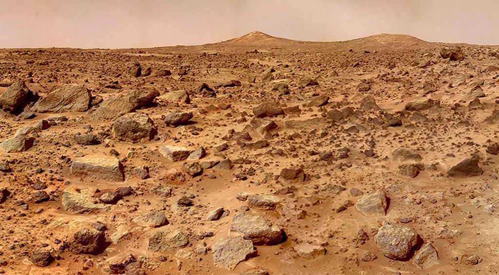 Permukaan Mars dilingkupi oleh atmosfer tipis yang membuatnya mendapat paparan radiasi Matahari dan radiasi kosmik sangat tinggi sehingga membahayakan manusia untuk hidup di sana.