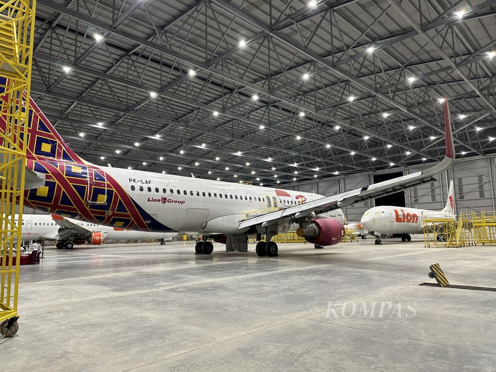 Sejumlah pesawat yang dioperasikan oleh Lion Air Group menjalani perawatan di Batam Aero Technic di kompleks Bandara Hang Nadim, Batam, Kepulauan Riau, Kamis (21/3/2024).