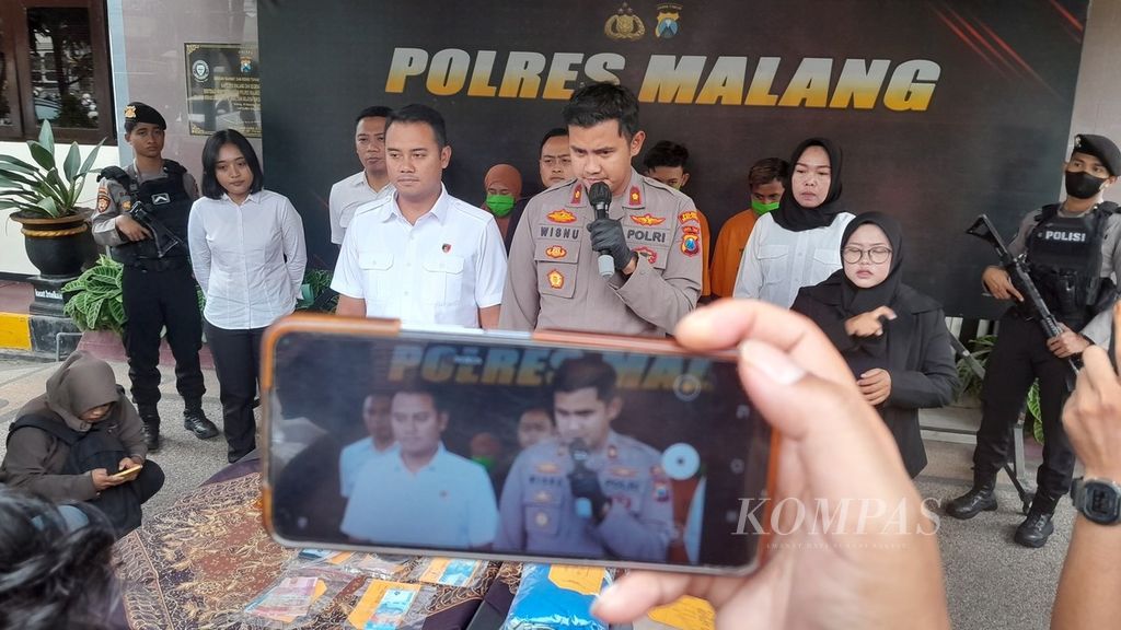 Pihak Kepolisian Resor Malang, Jawa Timur, merilis kasus tindak pidana perdagangan orang, Kamis (15/6/2023).