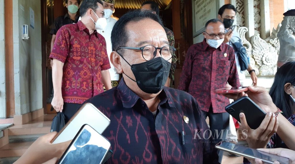 Wakil Gubernur Bali, yang juga Ketua PHRI Bali, Tjokorda Oka Artha Ardana Sukawati, ketika berada di DPRD Provinsi Bali, Kota Denpasar, Senin (7/3/2022).