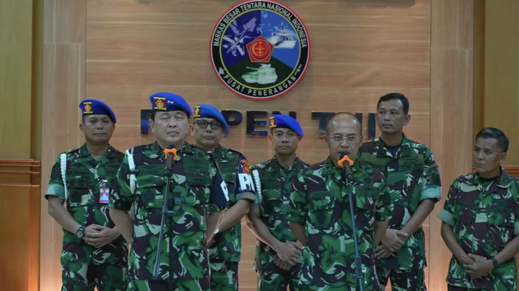Polisi Militer TNI menyatakan, Jumat (21/4/2023), tengah melakukan penyelidikan terhadap kericuhan yang disertai perusakan beberapa fasilitas publik dan pribadi di Kupang. 