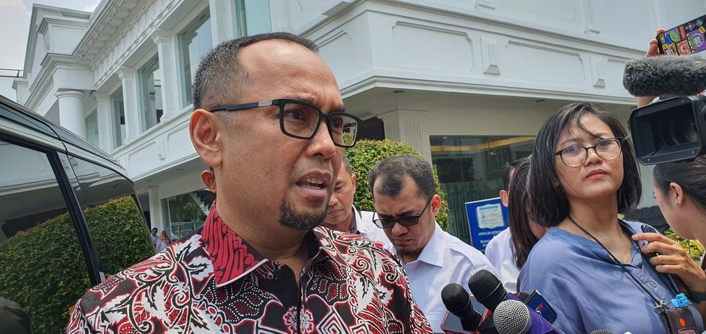 Kepala Pusat Pelaporan dan Analisis Transaksi Keuangan (PPATK) Ivan Yustiavandana menyampaikan keterangan kepada wartawan seusai melaporkan keanggotaan Indonesia di FATF kepada Presiden Joko Widodo, di Kompleks Istana Kepresidenan, Jakarta, Senin (6/11/2023).