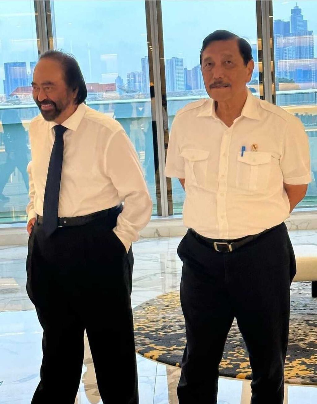 Menteri Koordinator Bidang Kemaritiman dan Investasi Luhut Binsar Pandjaitan bertemu dengan Ketua Umum Nasdem Surya Paloh di Nasdem Tower, Selasa (14/3/2023).
