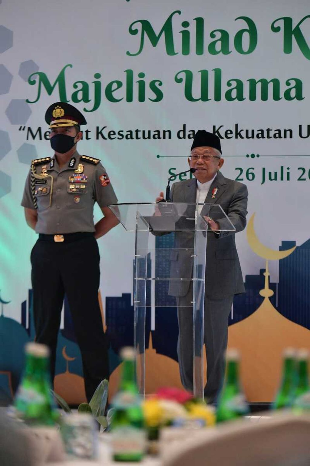 Wakil Presiden Ma'ruf Amin yang juga menjabat Ketua Dewan Pertimbangan Majelis Ulama Indonesia ketika hadir dalam milad MUI ke-47 dengan tema “Merajut Kesatuan dan Kekuatan Umat dalam Kebinnekaan” yang berlangsung secara daring maupun luring pada Kamis (26/7/2022) malam. 