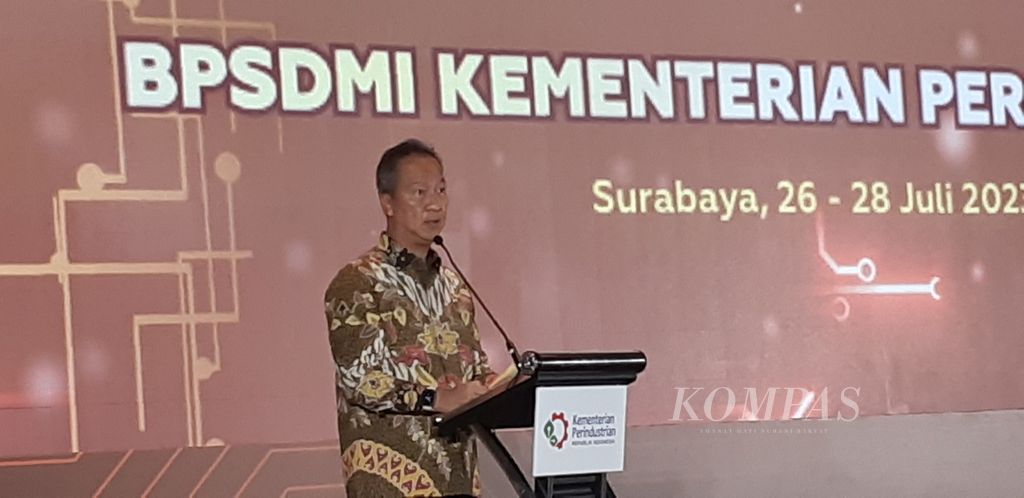 Menperin Agus Gumiwang Kartasasmita pada acara Rakornas BPSDM Industri Kemenperin, di Surabaya, Rabu (26/7/2023). 