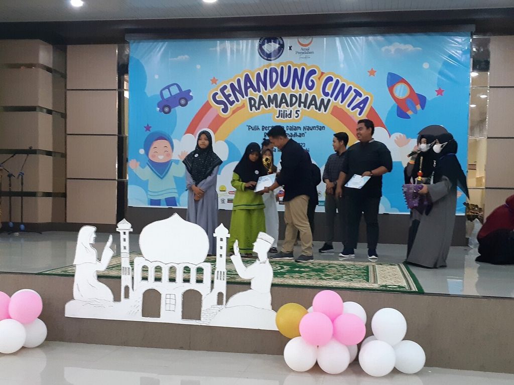 Acara Senandung Cinta Ramadhan di Asrama Haji Jambi, Sabtu (15/4/2023), diikuti 200-an anak panti asuhan se-Kota Jambi. Acara itu diselenggarakan sukarelawan literasi yang tergabung dalam Sahabat Ilmu Jambi.