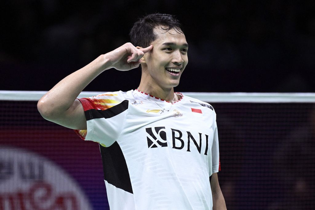 Selebrasi Jonatan Christie setelah menang melawan Cho Geonyeop dari Korea Selatan pada pertandingan perempat final Piala Thomas di Chengdu, China, Jumat (3/5/2024). 