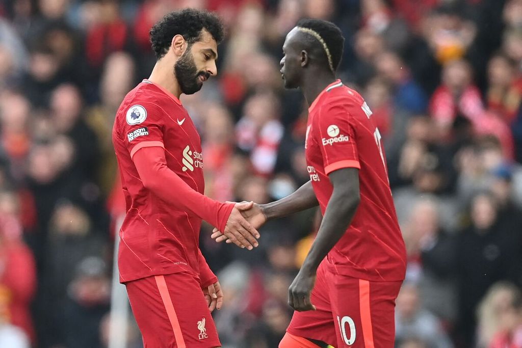 Liverpool's Egyptian midfielder Mohamed Salah (L) reacts as he is substituted for Liverpool's Senegalese striker Sadio Mane (R) during the English Premier League football match between Liverpool and Watford at Anfield in Liverpool, north west England on April 2, 2022. 