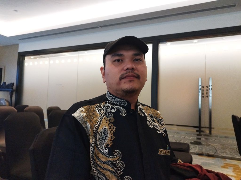 Khaessar, guru pendamping SMA Negeri 2 Jakarta, menceritakan pengalamannya mengikuti acara ”Ayo Kuliah di Malaysia” di Hotel Pullman, Jakarta, Sabtu (4/3/2023).