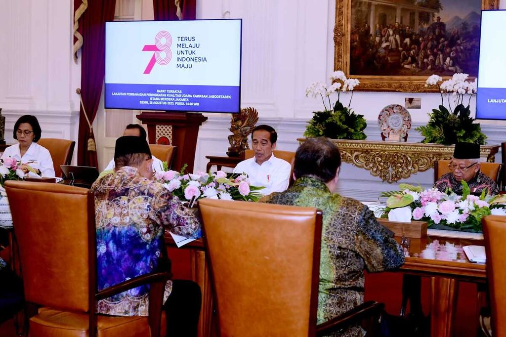 Rapat terbatas yang dipimpin oleh Presiden Joko Widodo membahas peningkatan kualitas udara di Jakarta, Bogor, Depok, Tangerang, Bekasi (Jabodetabek) digelar pada Senin, 28 Agustus 2023 di Istana Merdeka, Jakarta.